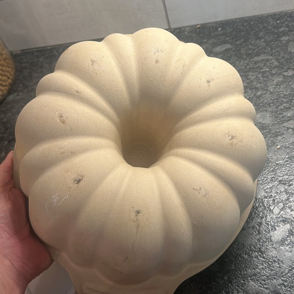 10” Pampered Chef bundt cake stone This has been used once / twice Exc condition - Picture 3 of 5